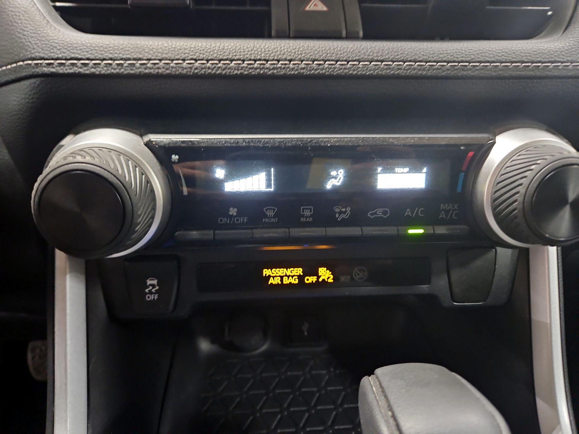 Thumbnail: 2020 Toyota RAV4 - 16