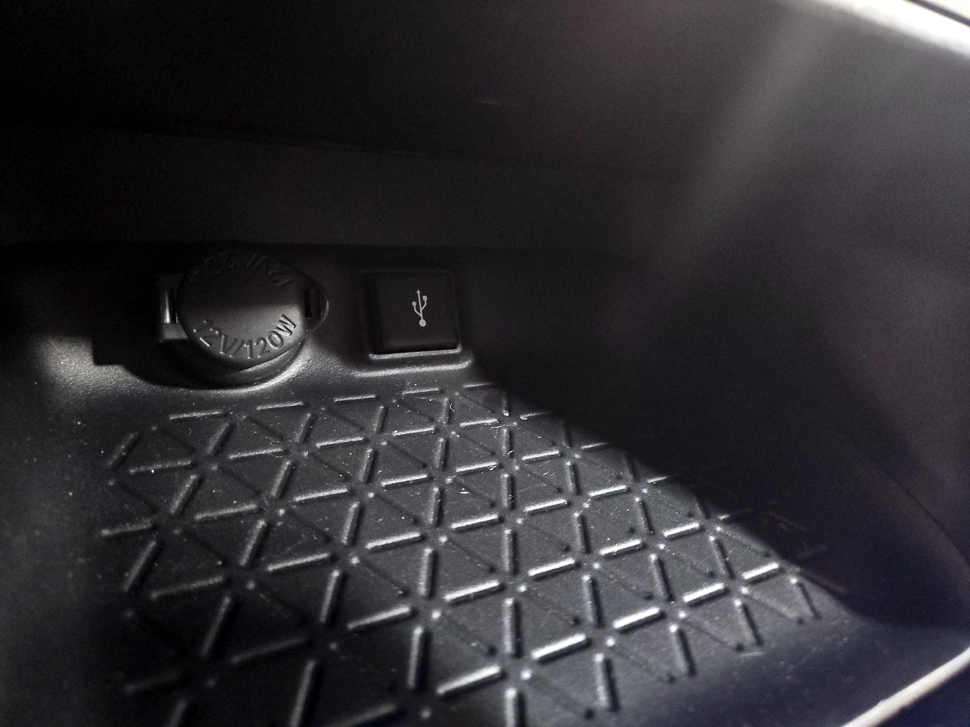 Thumbnail: 2020 Toyota RAV4 - 18