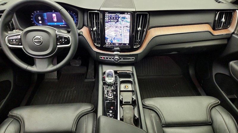 2024 Volvo XC60 B5 Ultimate 9