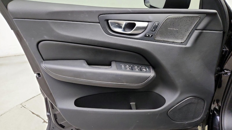 2024 Volvo XC60 B5 Ultimate 12