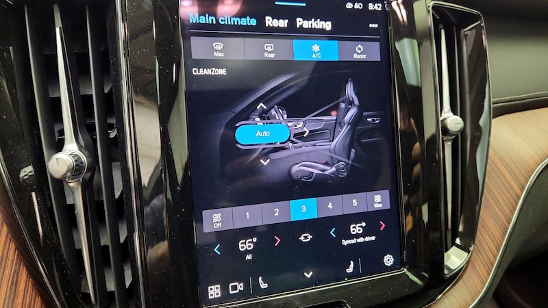 2024 Volvo XC60 B5 Ultimate 17