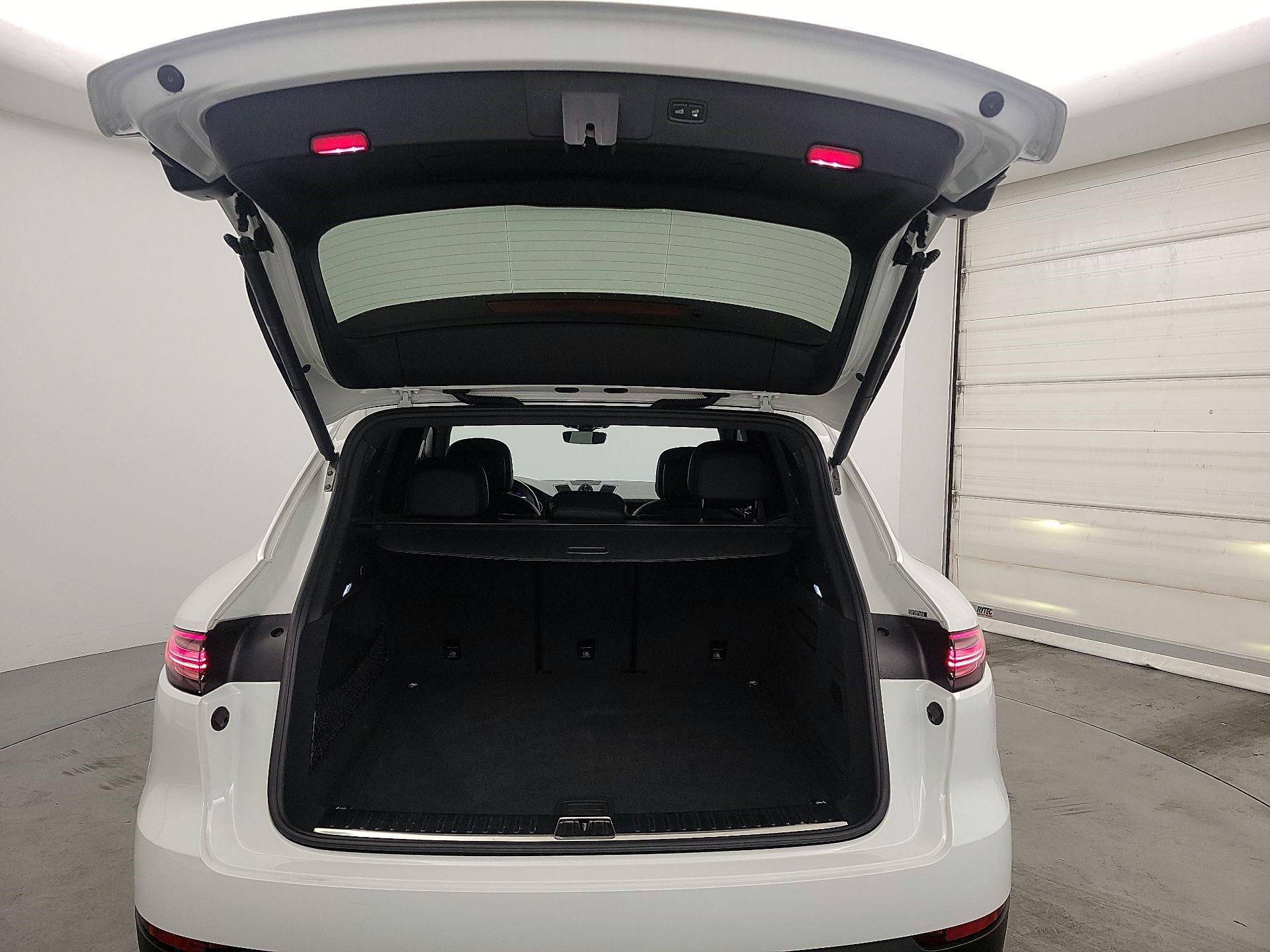 Thumbnail: 2019 Porsche Cayenne - 16