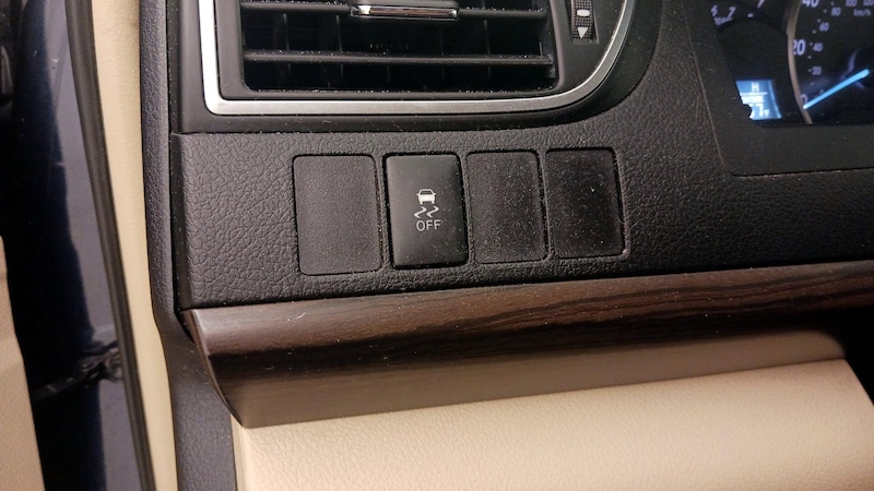 2015 Toyota Camry LE 13