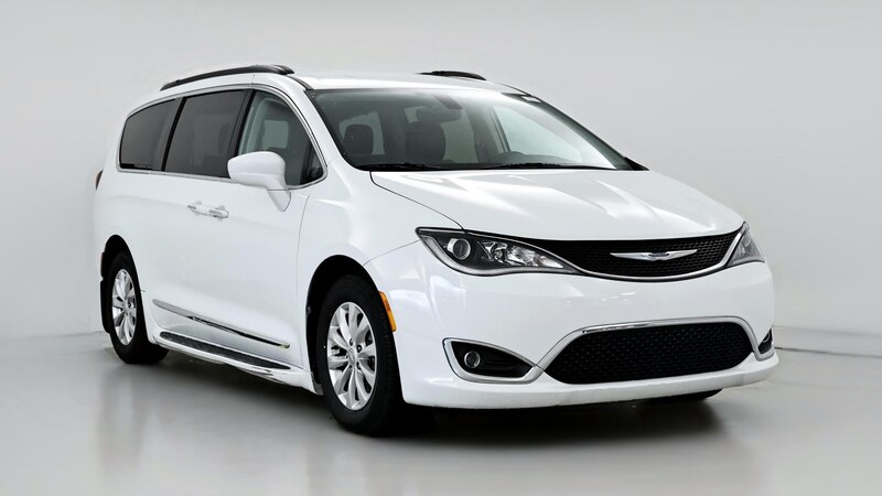 2017 Chrysler Pacifica Touring L Hero Image