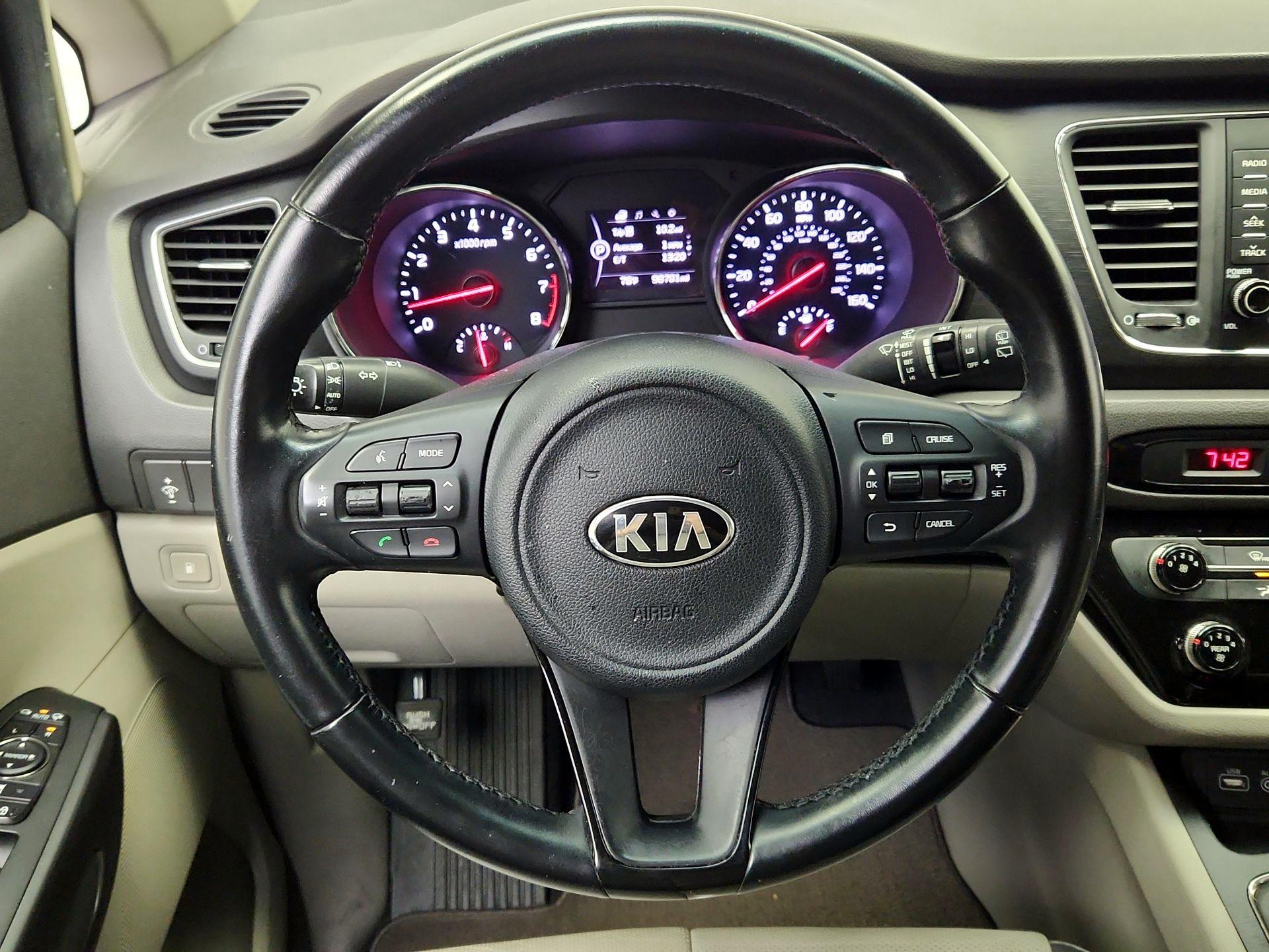 Thumbnail: 2017 Kia Sedona - 10