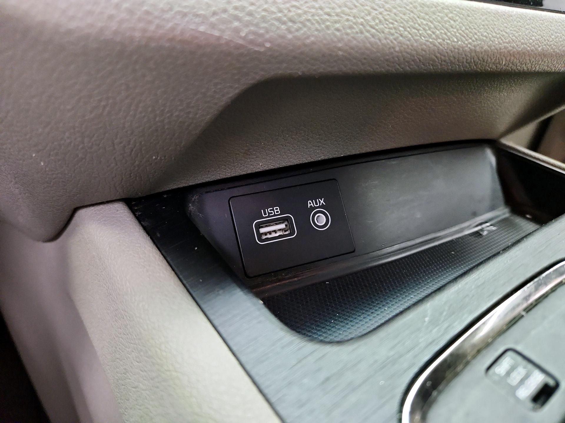Thumbnail: 2017 Kia Sedona - 18