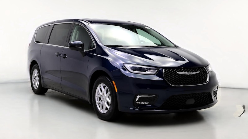 2023 Chrysler Pacifica Touring L Hero Image