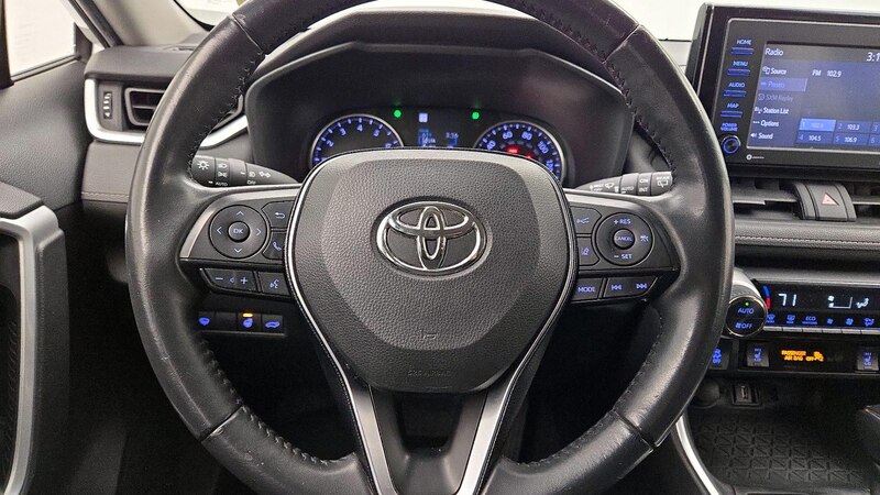 2020 Toyota RAV4 XLE 10