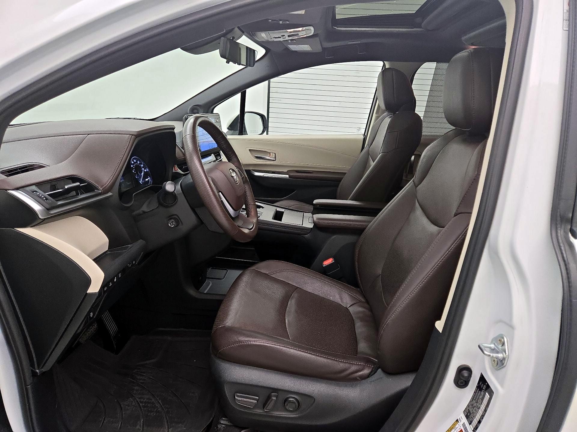Thumbnail: 2021 Toyota Sienna - 11