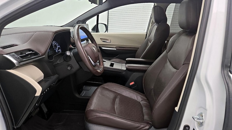 2021 Toyota Sienna Platinum 11