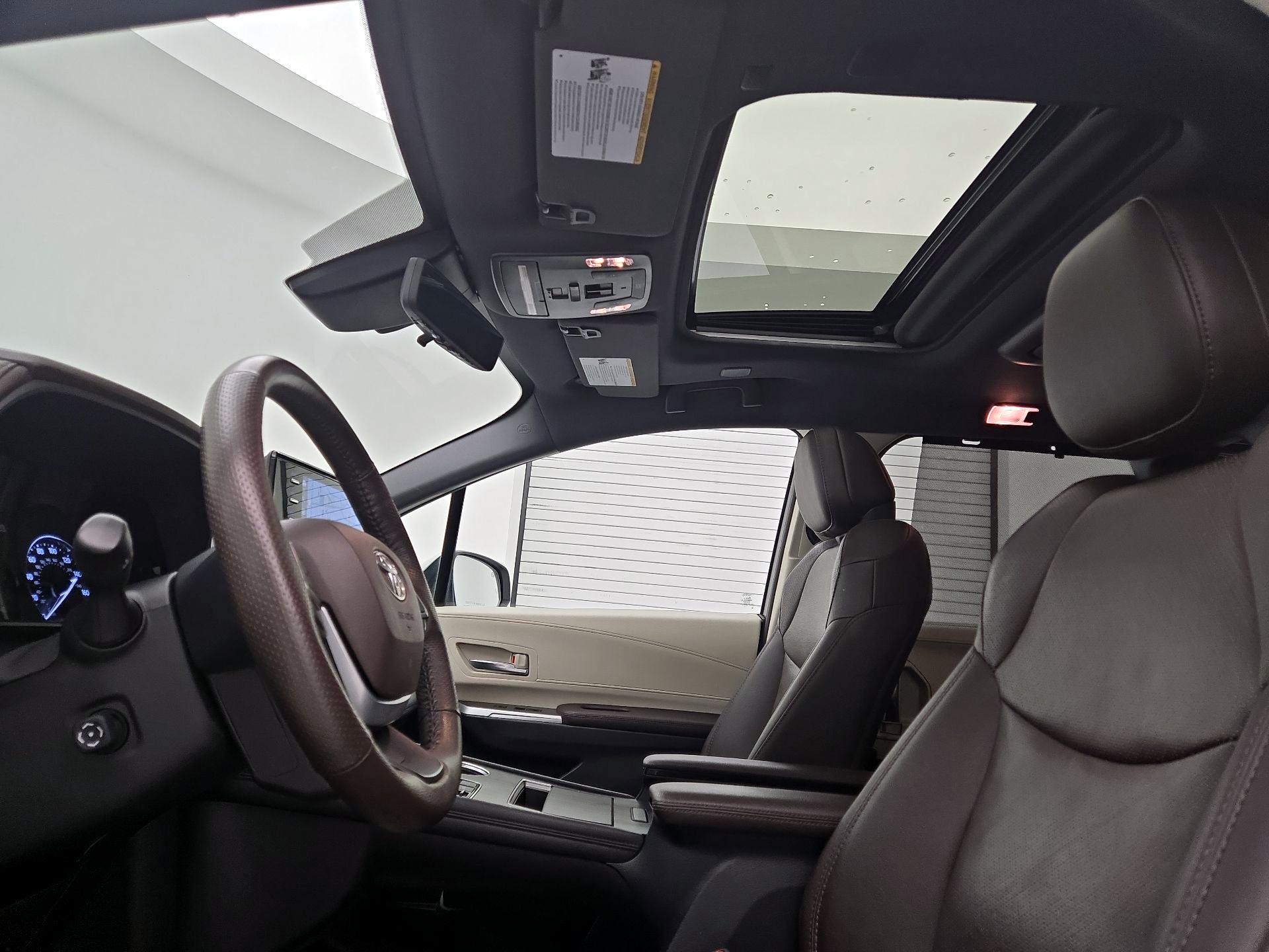 Thumbnail: 2021 Toyota Sienna - 19