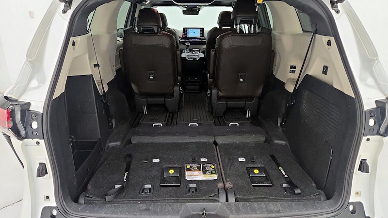 2021 Toyota Sienna Platinum 23