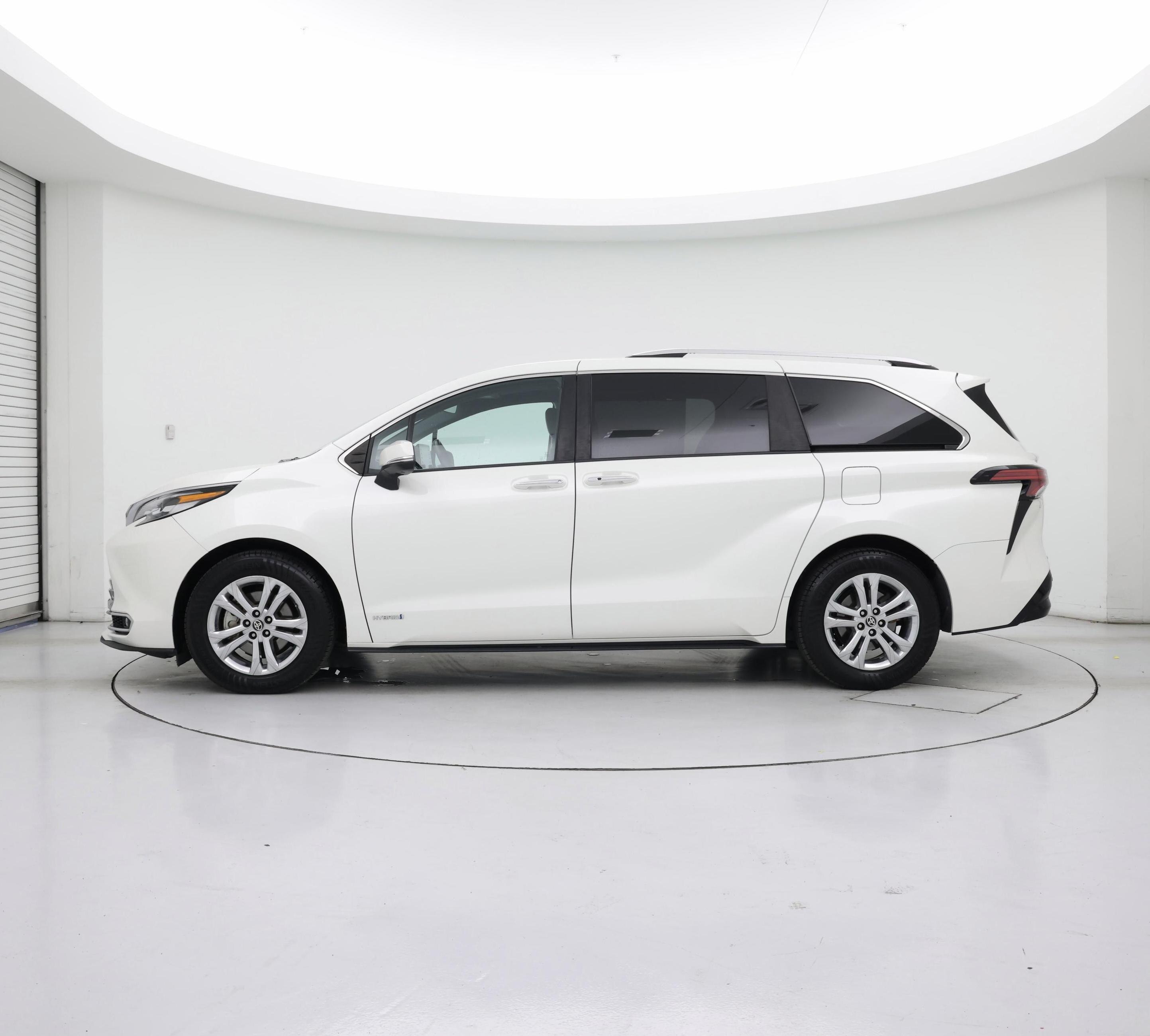 Thumbnail: 2021 Toyota Sienna - 3