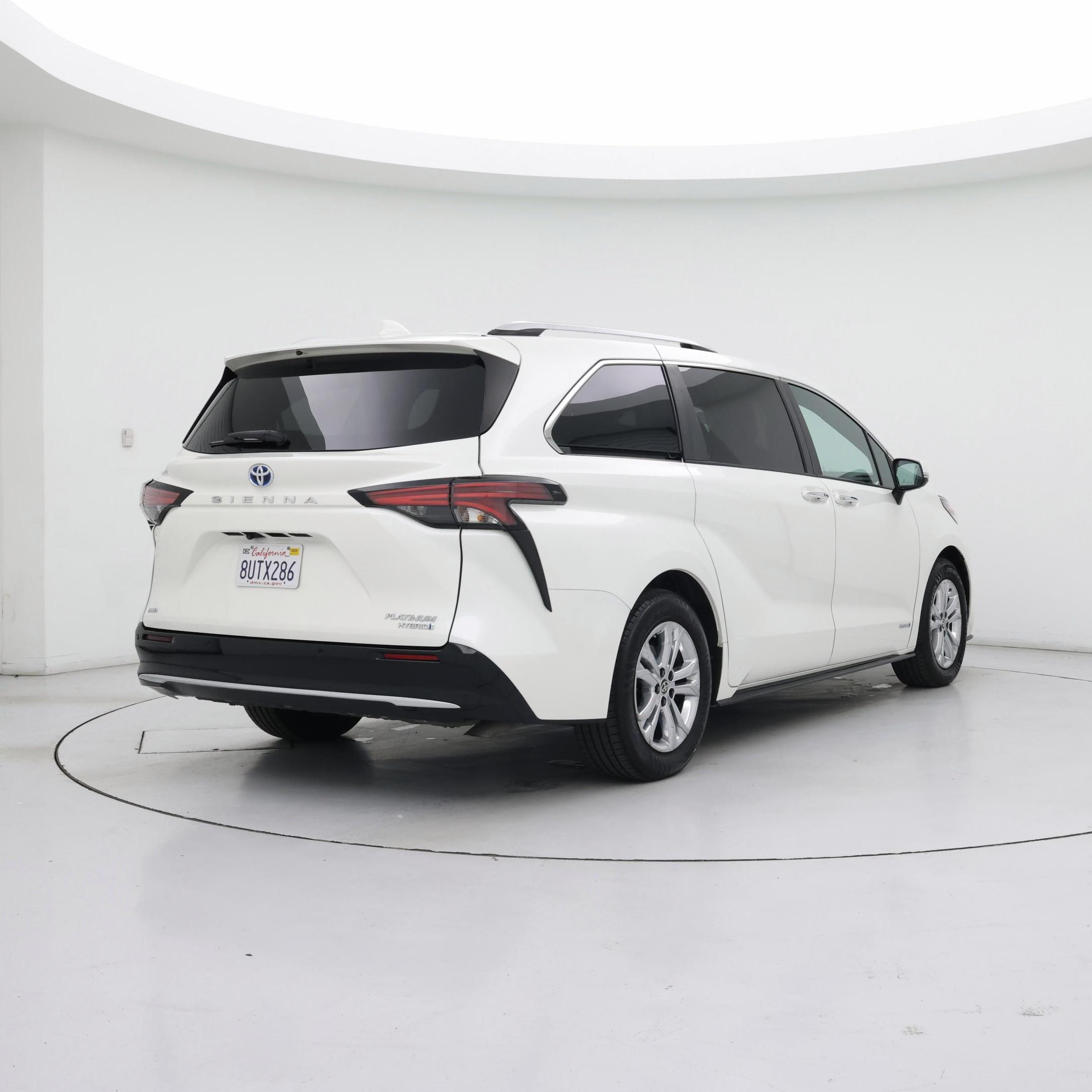 Thumbnail: 2021 Toyota Sienna - 8