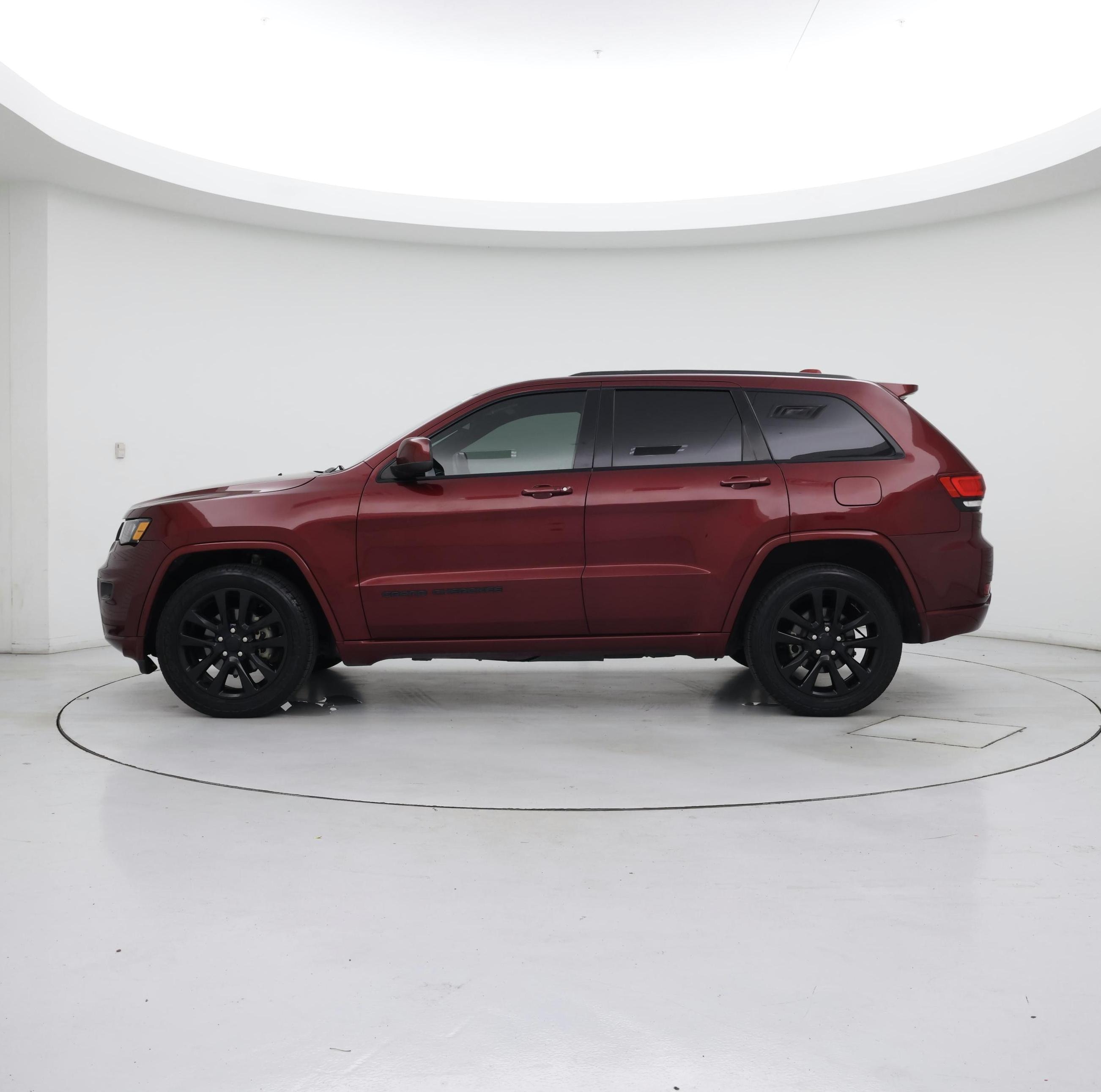 Thumbnail: 2018 Jeep Grand Cherokee - 3