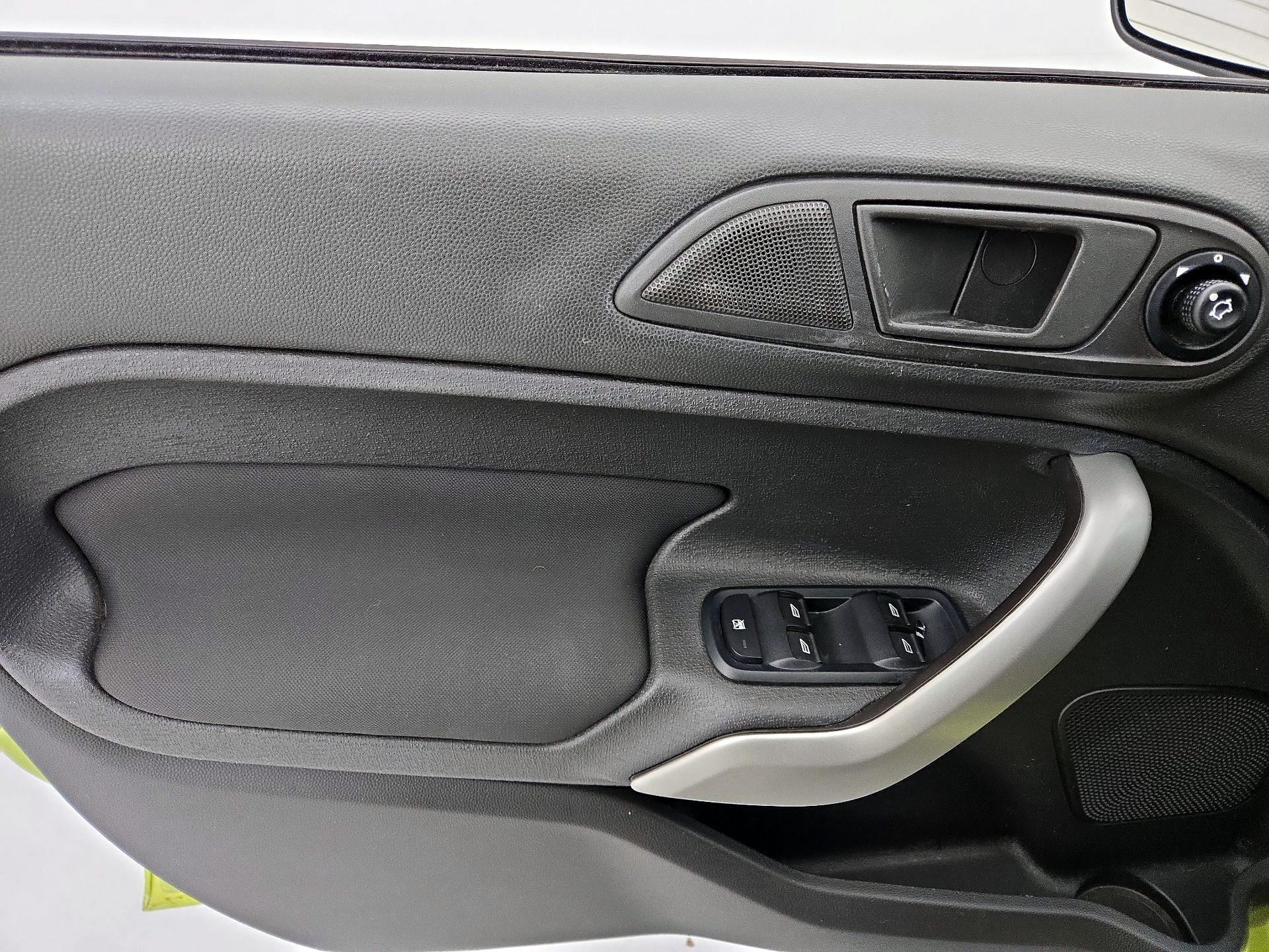 Thumbnail: 2013 Ford Fiesta - 12