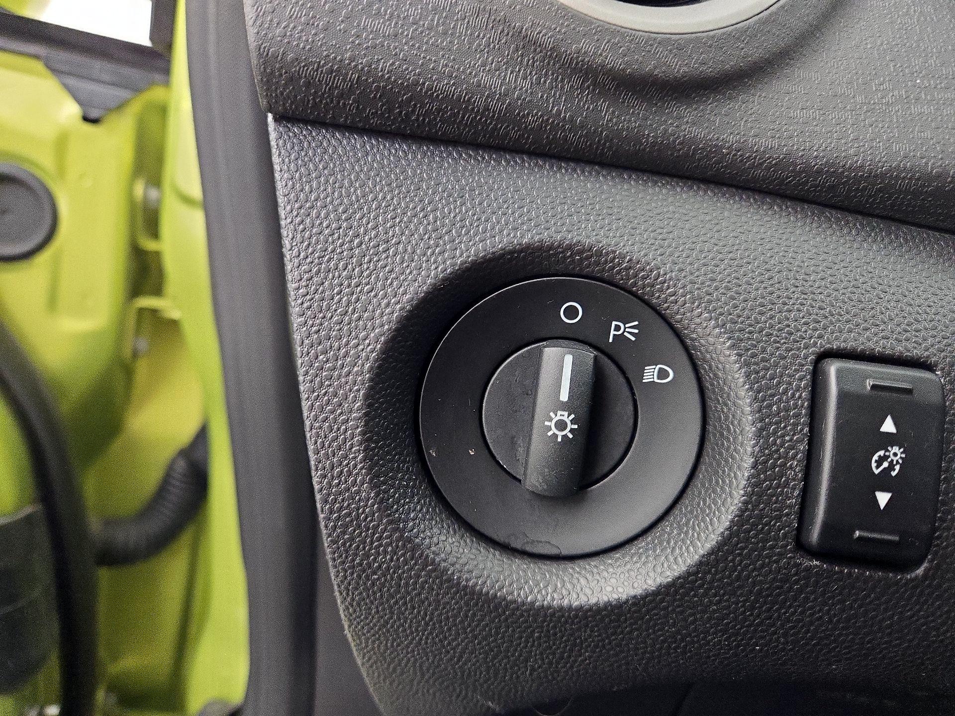 Thumbnail: 2013 Ford Fiesta - 13