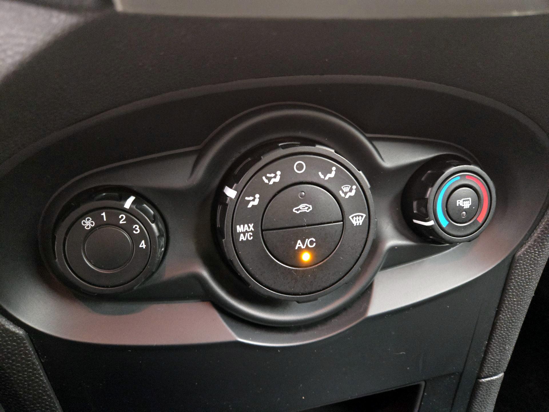 Thumbnail: 2013 Ford Fiesta - 15