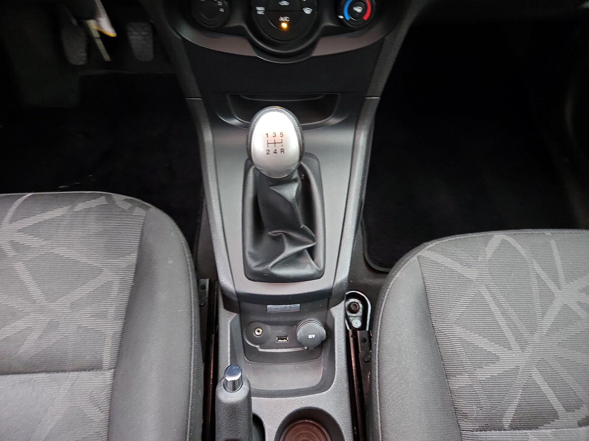Thumbnail: 2013 Ford Fiesta - 16