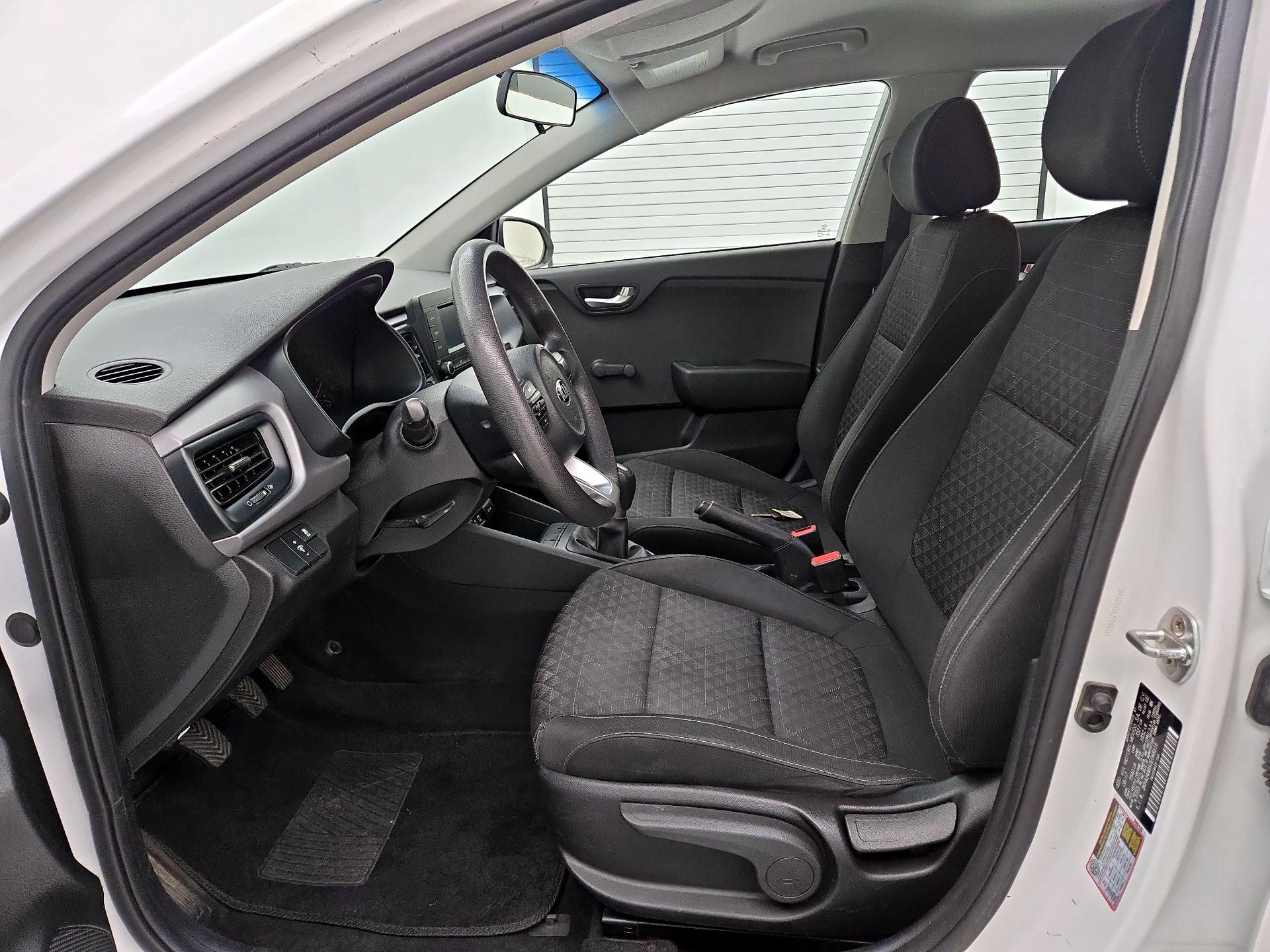 Thumbnail: 2018 Kia Rio - 11