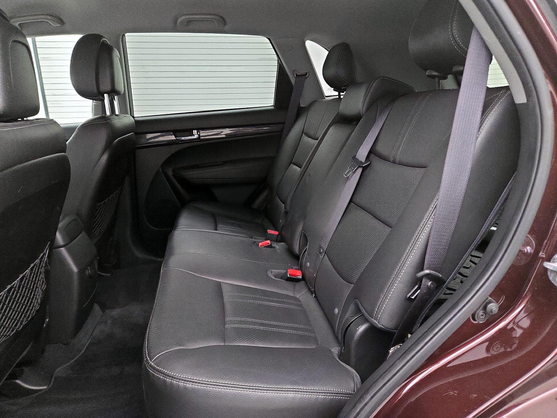 Thumbnail: 2013 Kia Sorento - 18