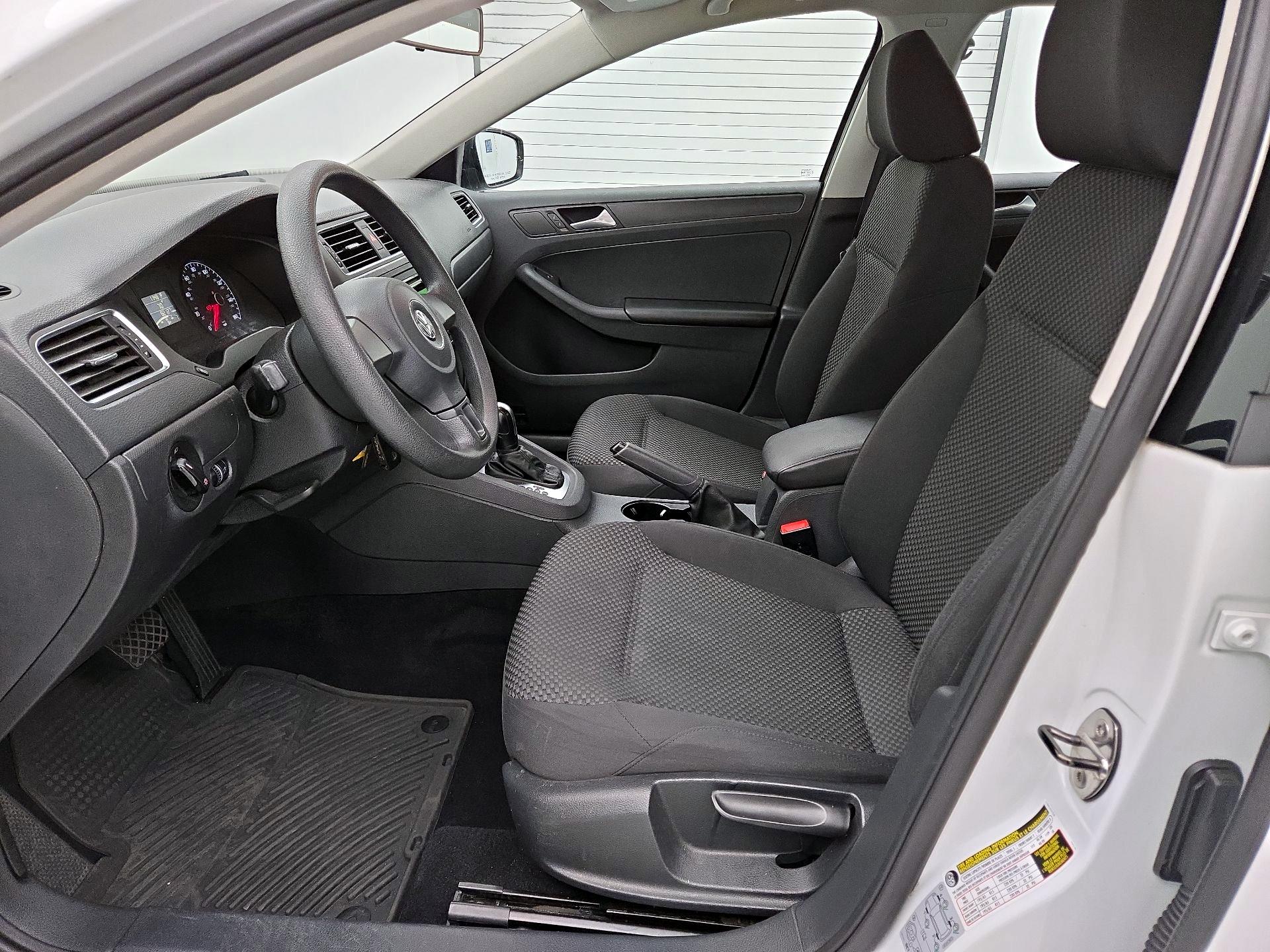 Thumbnail: 2014 Volkswagen Jetta - 11