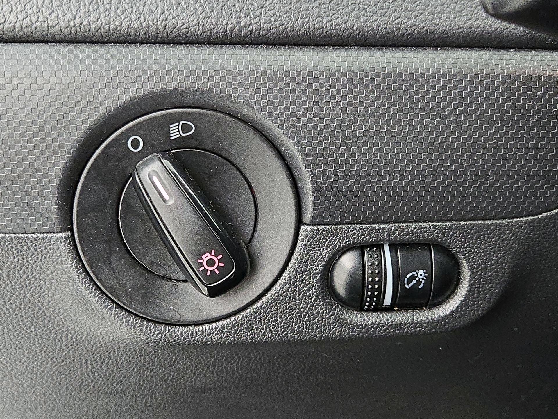Thumbnail: 2014 Volkswagen Jetta - 13