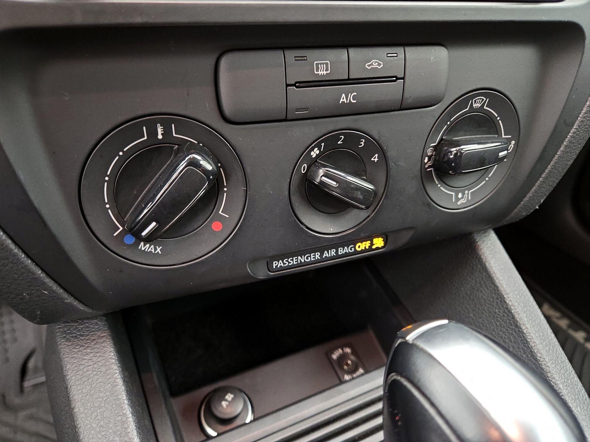 Thumbnail: 2014 Volkswagen Jetta - 15