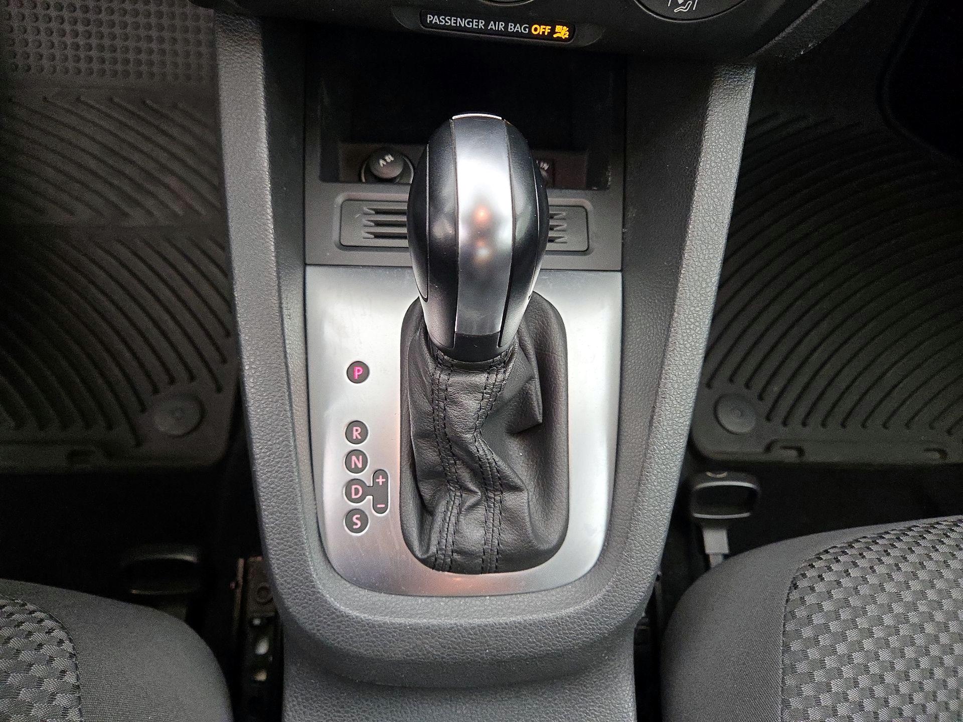 Thumbnail: 2014 Volkswagen Jetta - 16