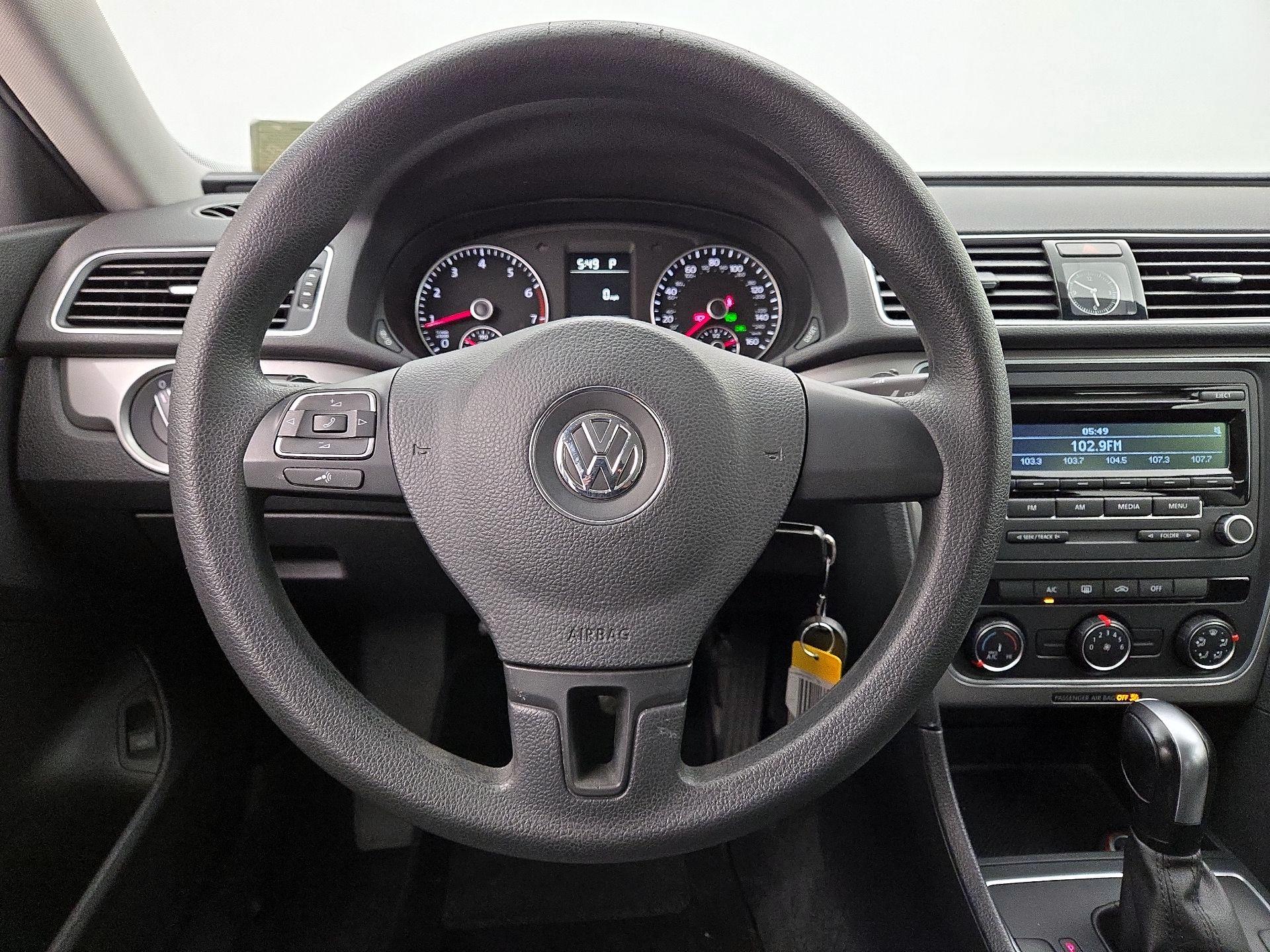 Thumbnail: 2015 Volkswagen Passat - 10