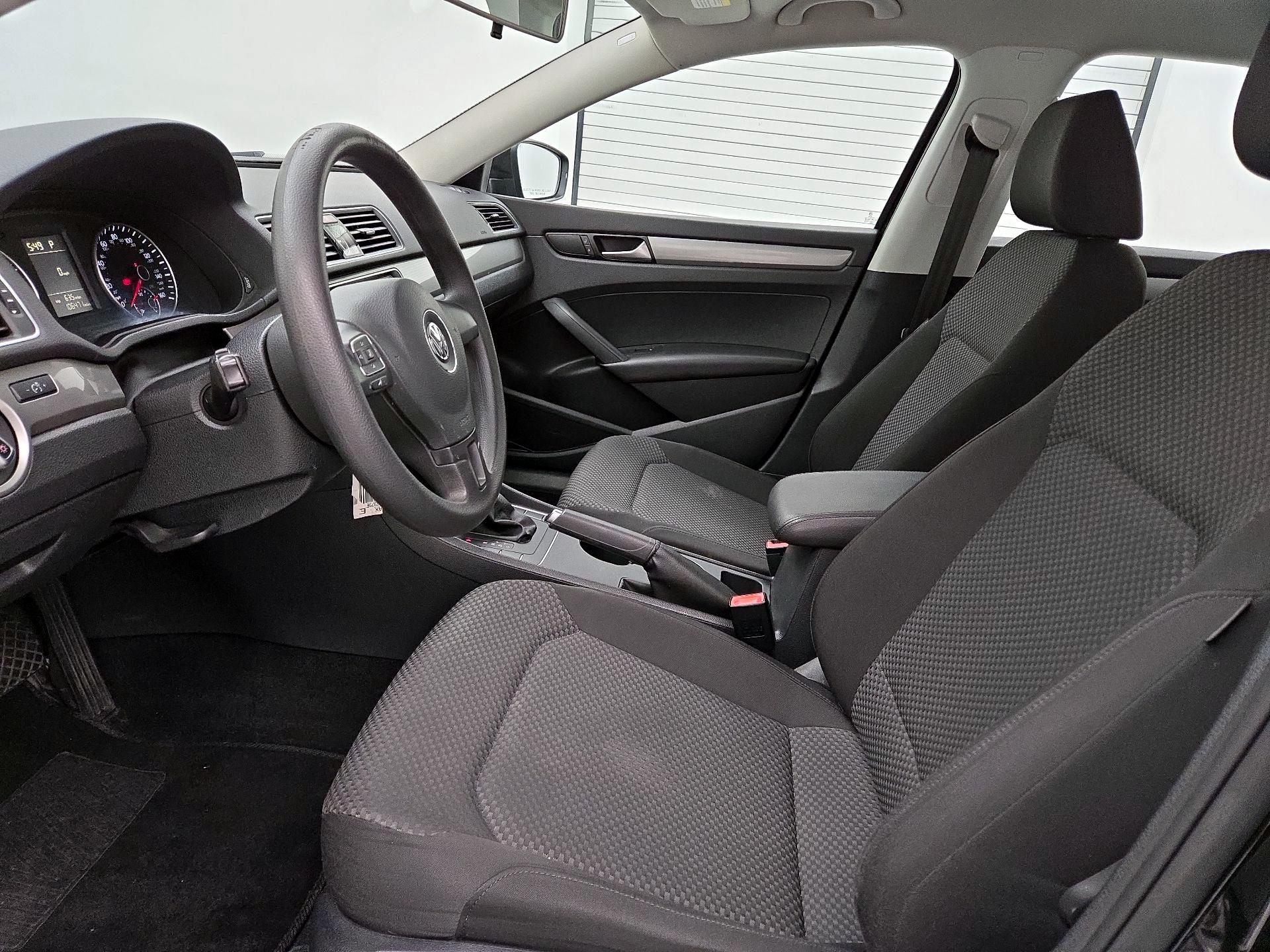 Thumbnail: 2015 Volkswagen Passat - 11