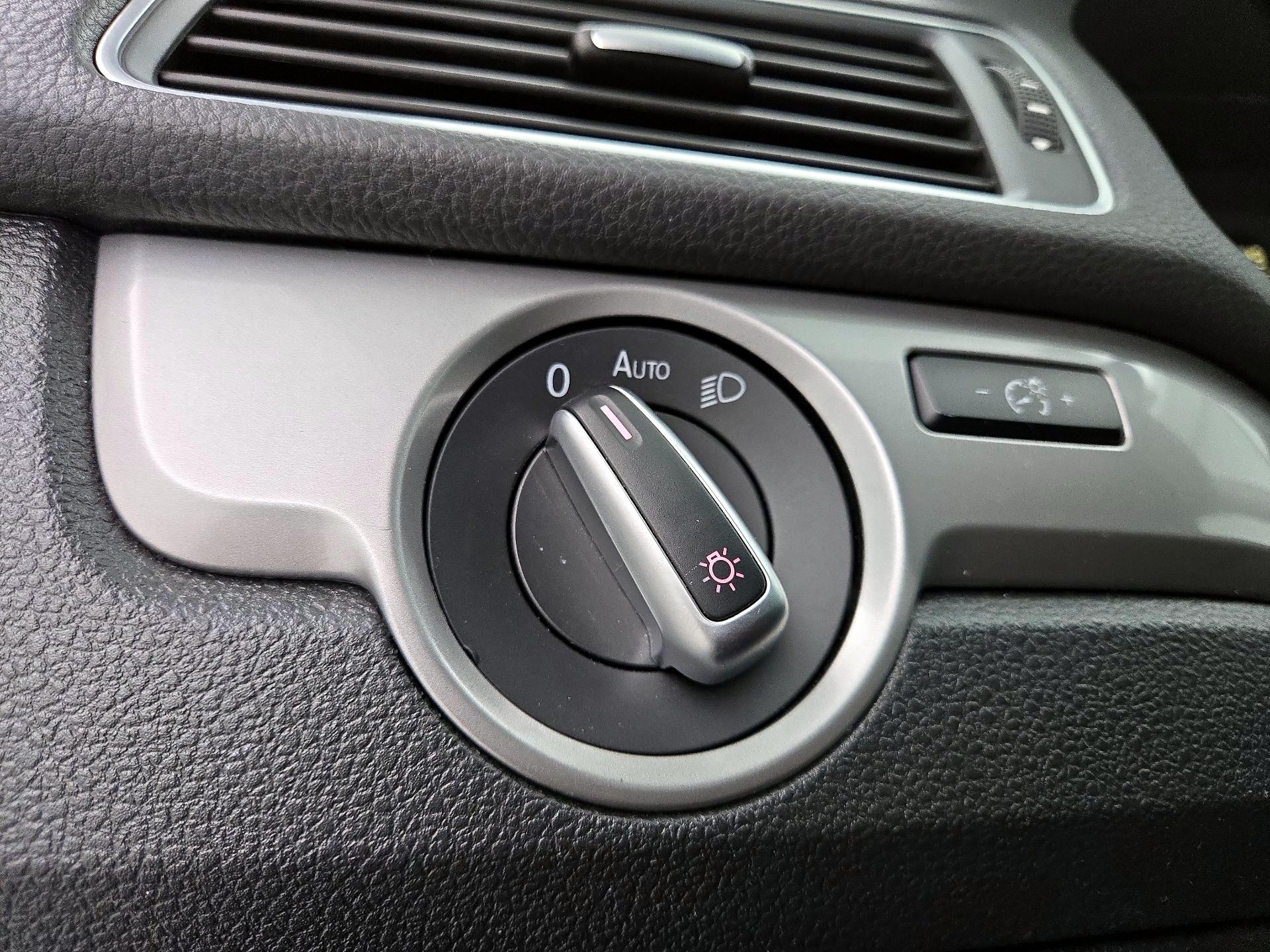 Thumbnail: 2015 Volkswagen Passat - 13