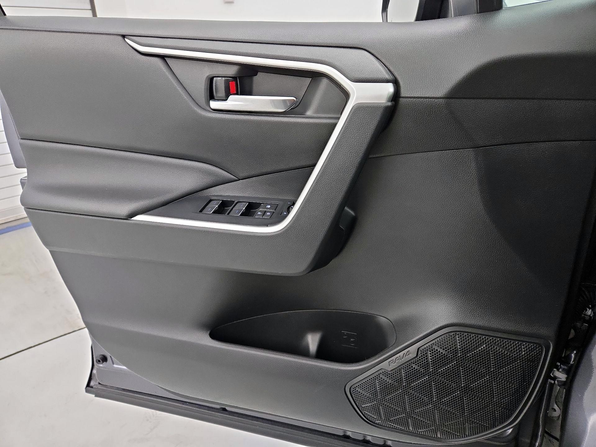 Thumbnail: 2022 Toyota RAV4 - 12