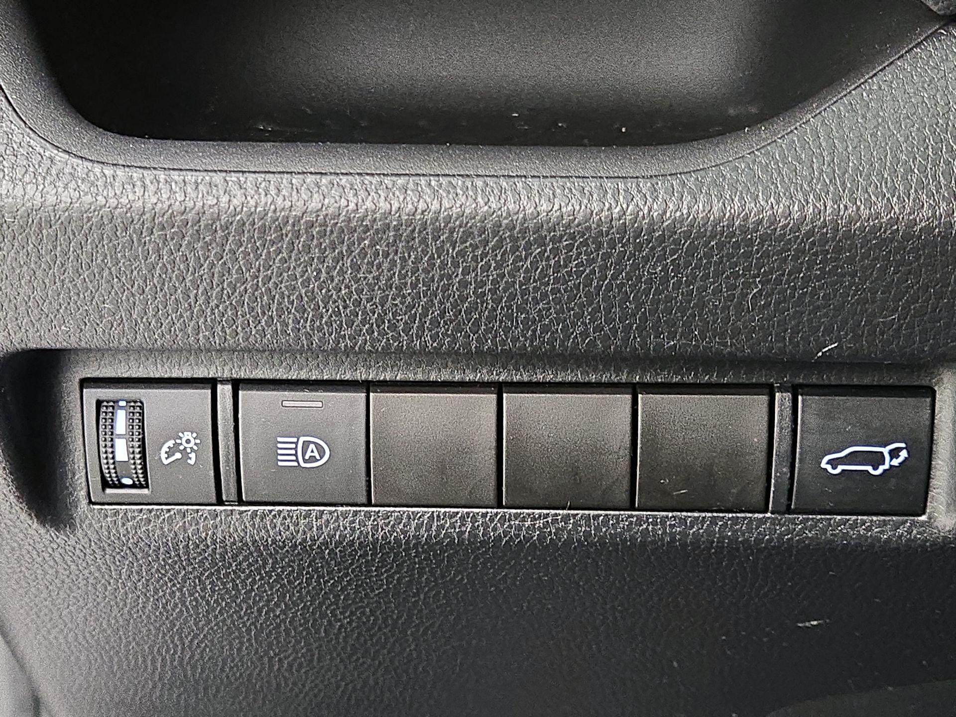 Thumbnail: 2022 Toyota RAV4 - 13