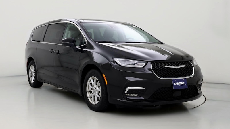 2023 Chrysler Pacifica Touring L Hero Image