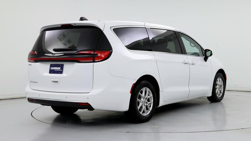 2023 Chrysler Pacifica Touring L 8