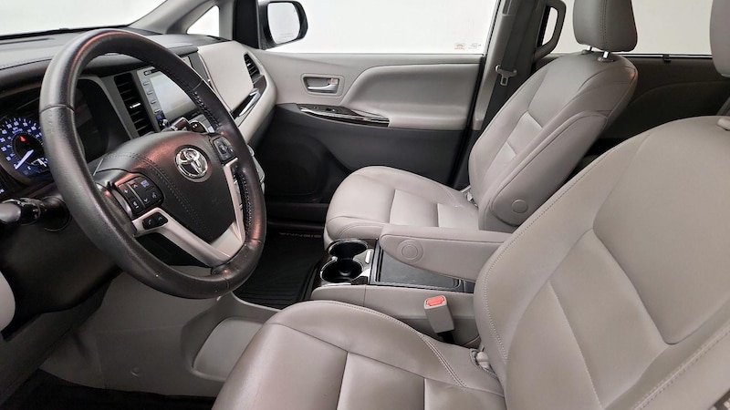 2020 Toyota Sienna XLE 11