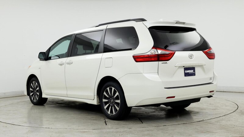 2020 Toyota Sienna XLE 2