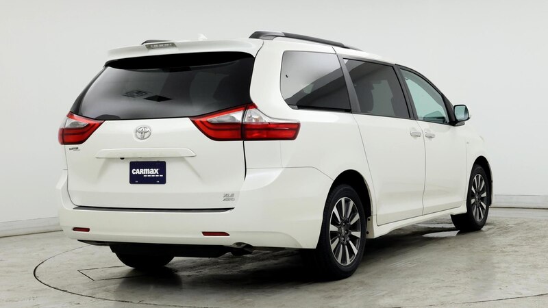 2020 Toyota Sienna XLE 8