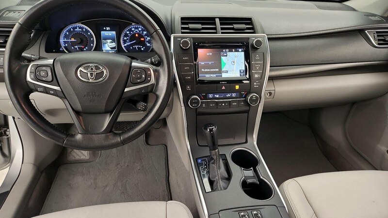 2016 Toyota Camry XLE 9