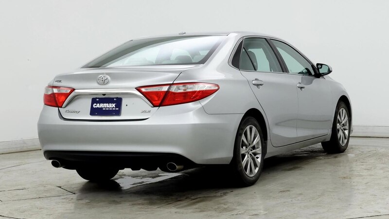 2016 Toyota Camry XLE 8