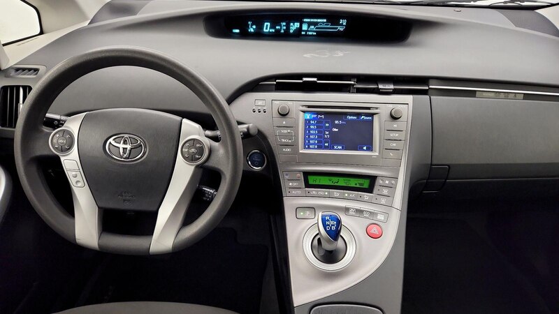 2013 Toyota Prius Two 9