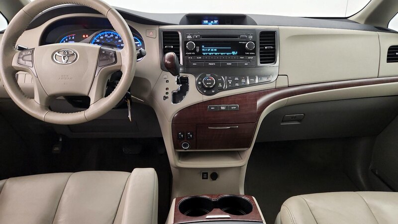 2013 Toyota Sienna XLE 9