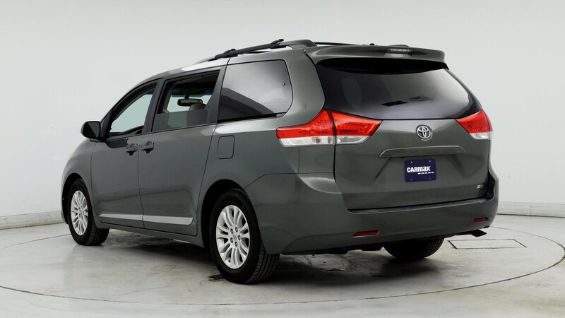 2013 Toyota Sienna XLE 2