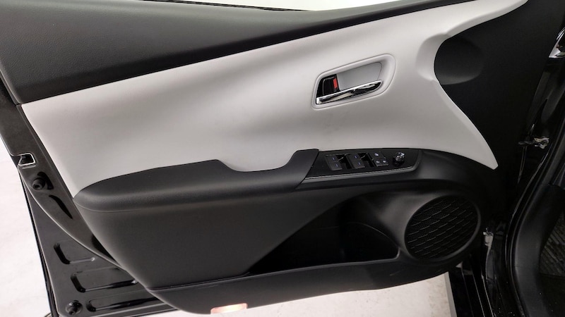 2019 Toyota Prius XLE 12