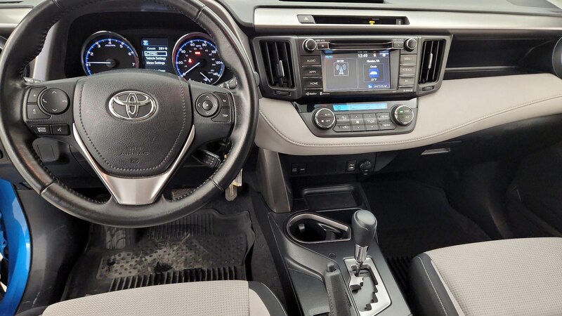 2016 Toyota RAV4 XLE 9