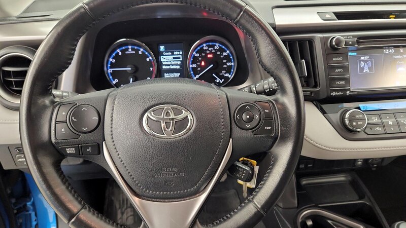 2016 Toyota RAV4 XLE 10