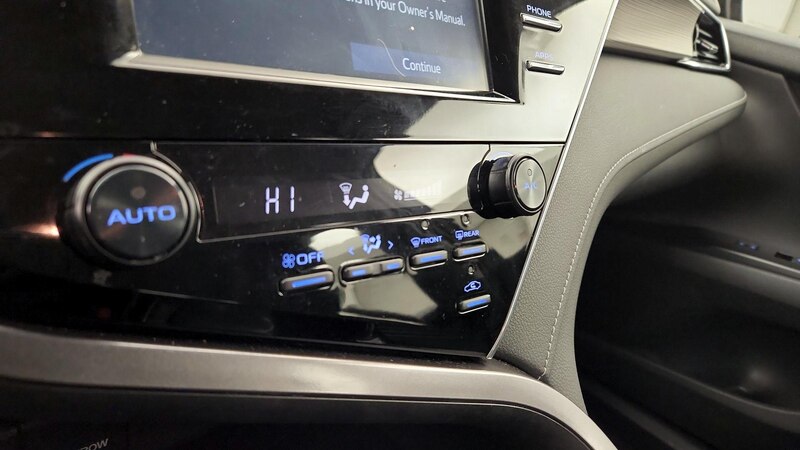 2018 Toyota Camry SE 16