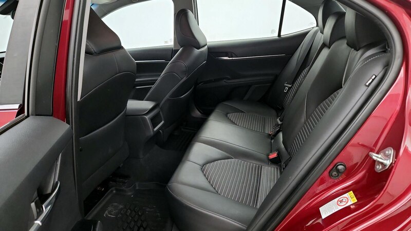 2018 Toyota Camry SE 19