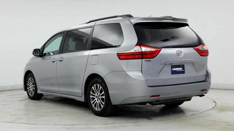 2018 Toyota Sienna XLE 2